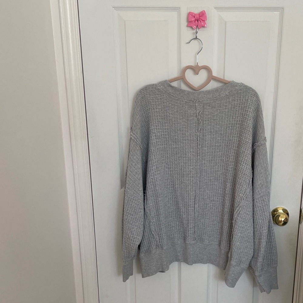 🩶🤍American Eagle Outfitters Sweater Size M ( really oversized) - Picture 7 of 7